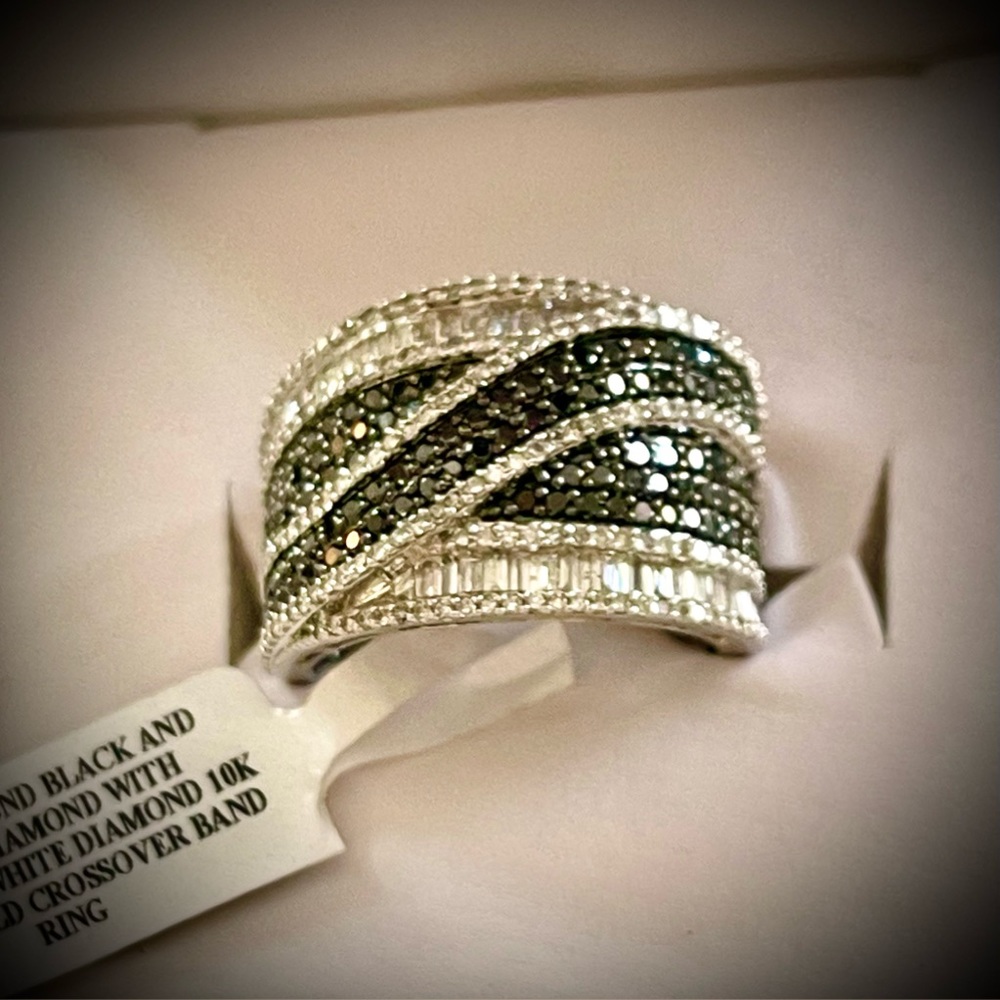 Black/white Diamond Ring - Picture 4 of 6